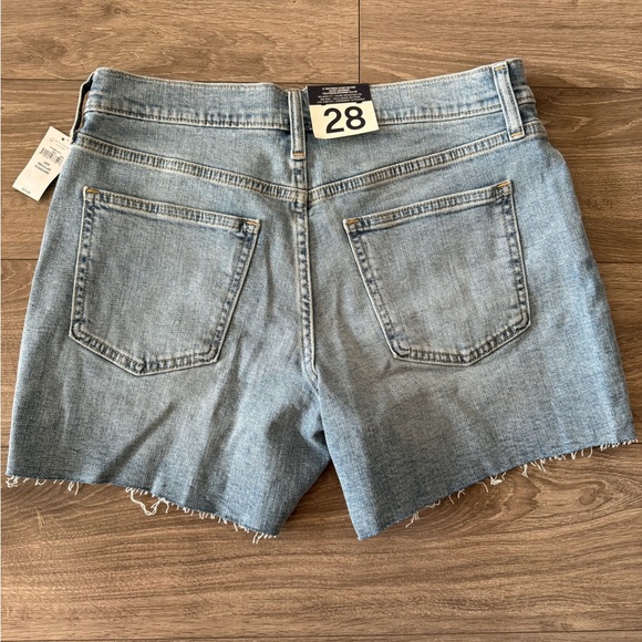 Gap 5” Girlfriend Denim Shorts - Picture 3 of 3